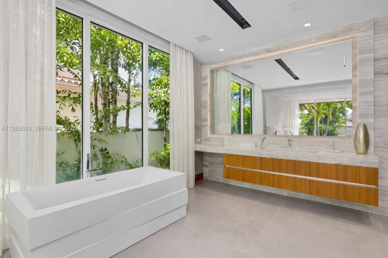 650 Royal Plaza Dr, Fort Lauderdale, FL 33301 Photo