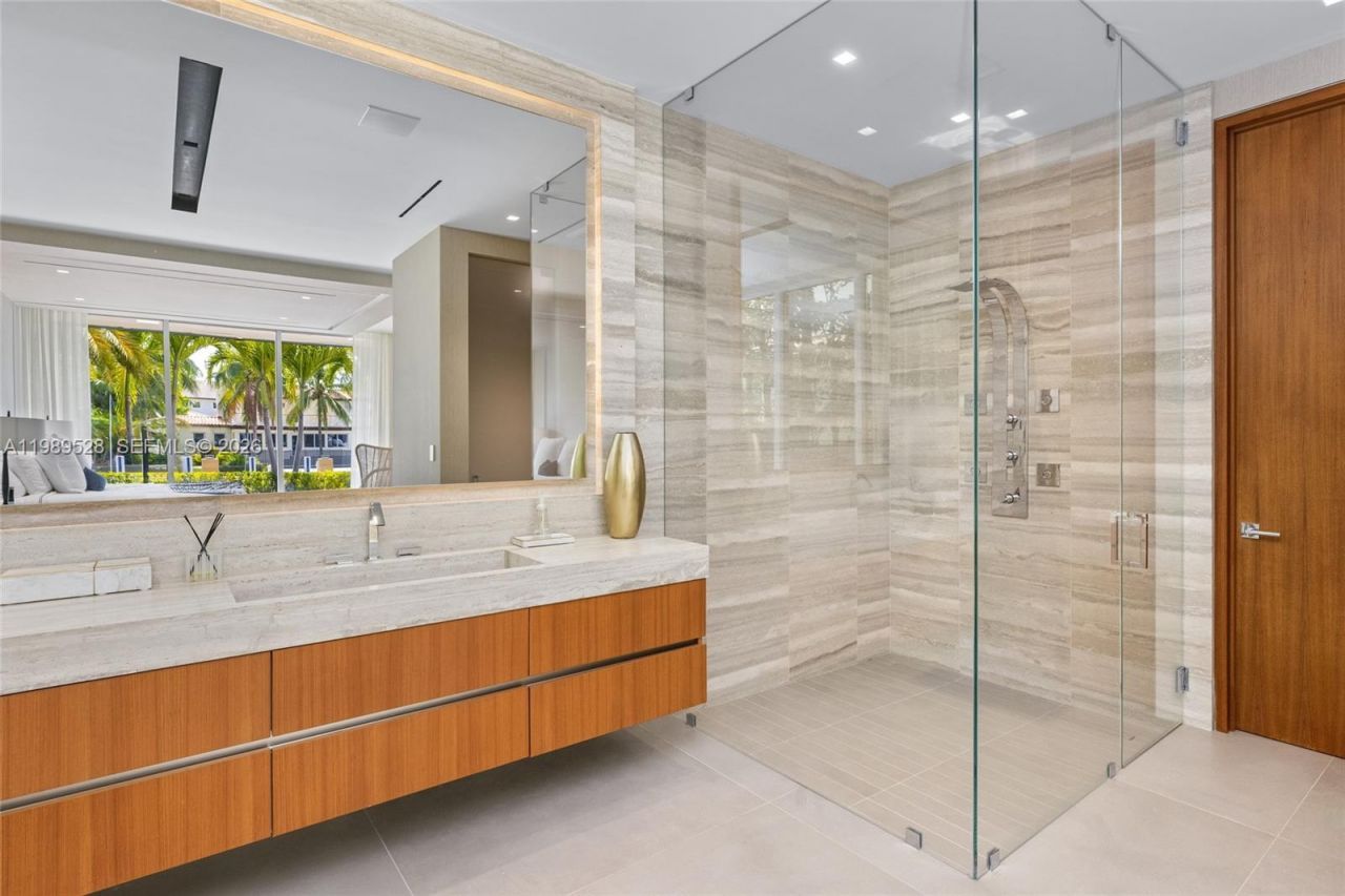 650 Royal Plaza Dr, Fort Lauderdale, FL 33301 Photo