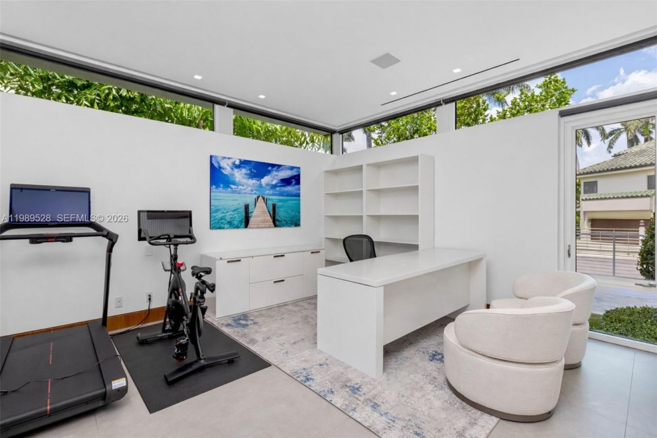 650 Royal Plaza Dr, Fort Lauderdale, FL 33301 Photo