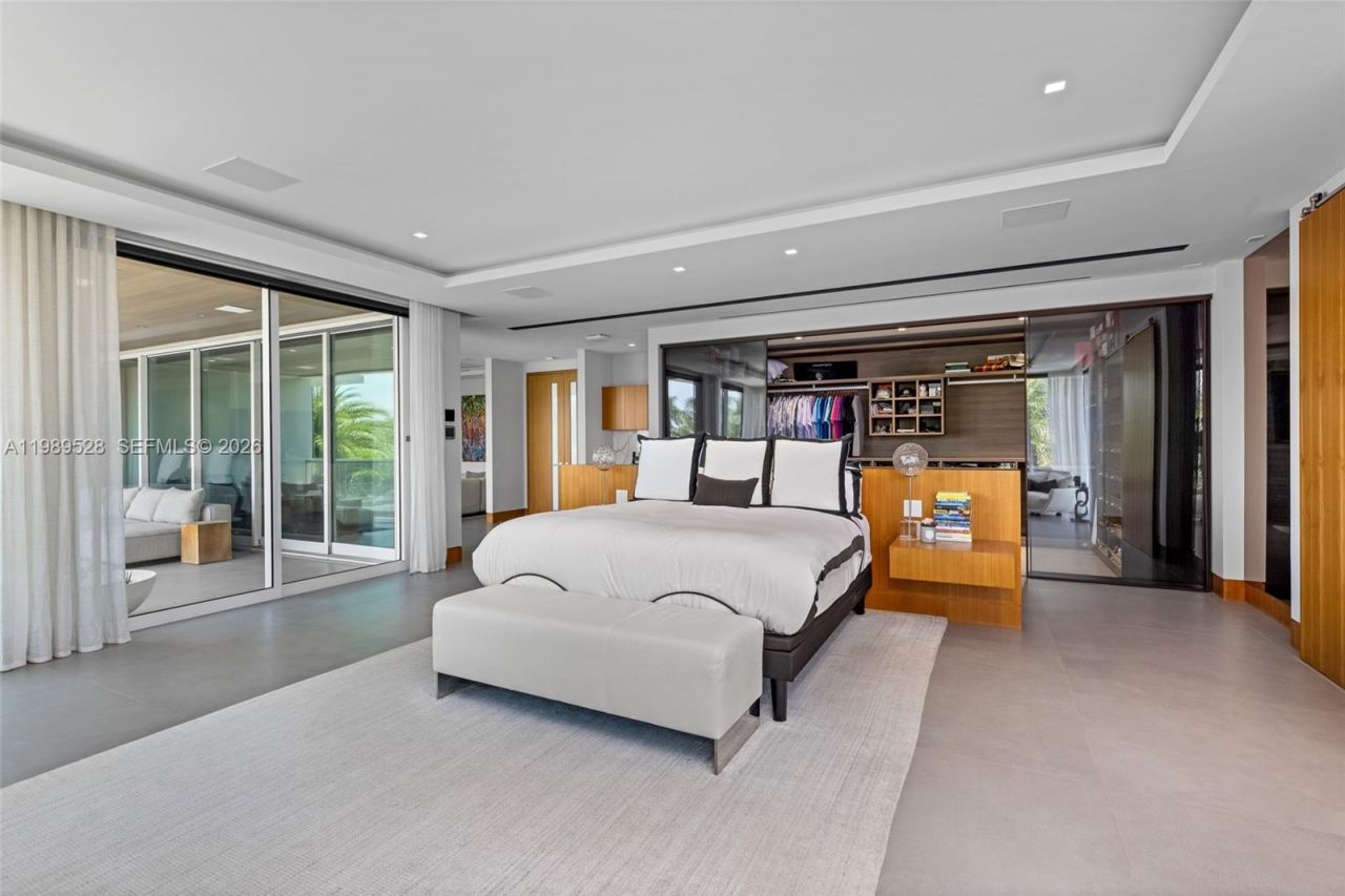 650 Royal Plaza Dr, Fort Lauderdale, FL 33301 Photo