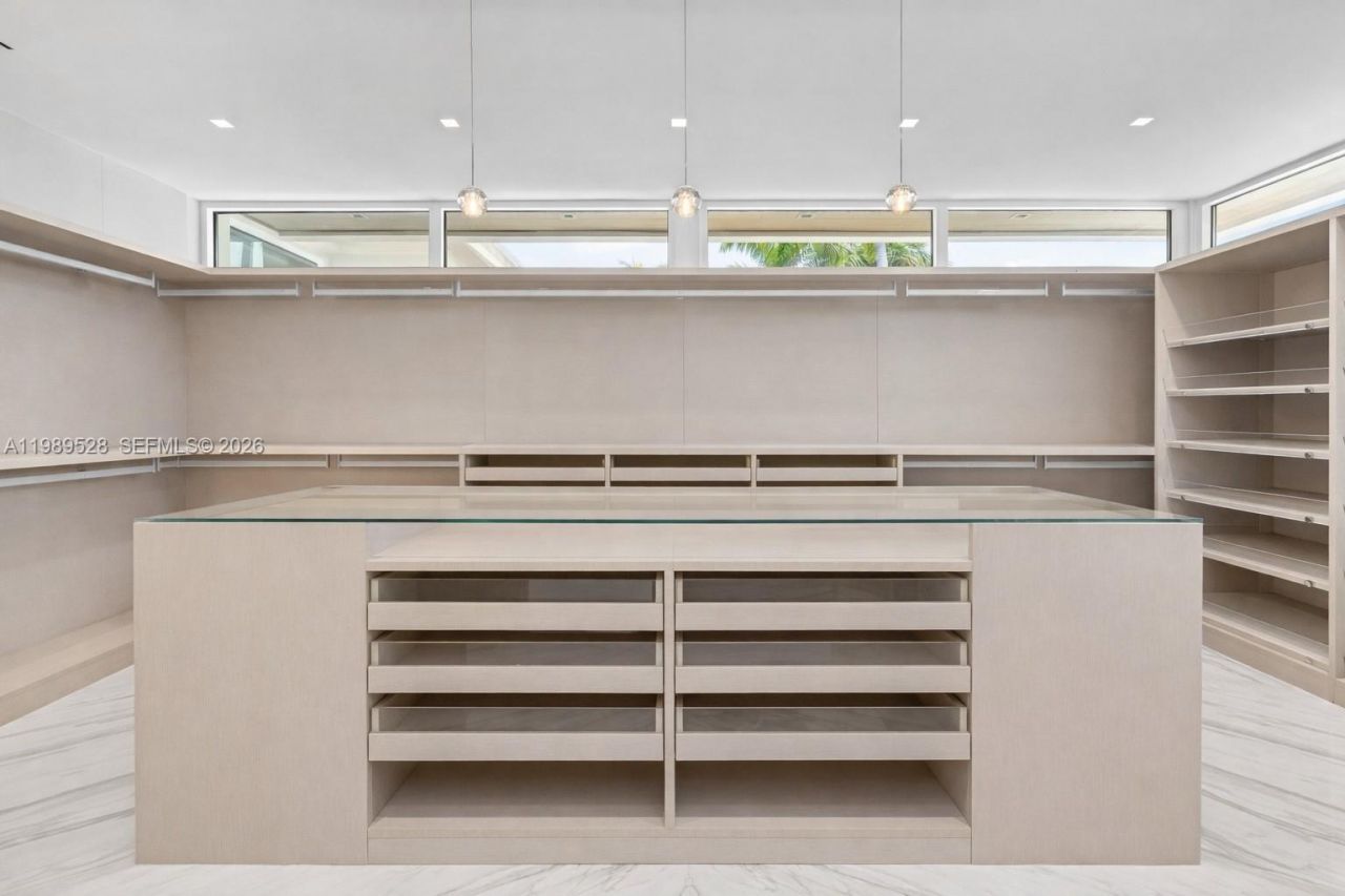 650 Royal Plaza Dr, Fort Lauderdale, FL 33301 Photo