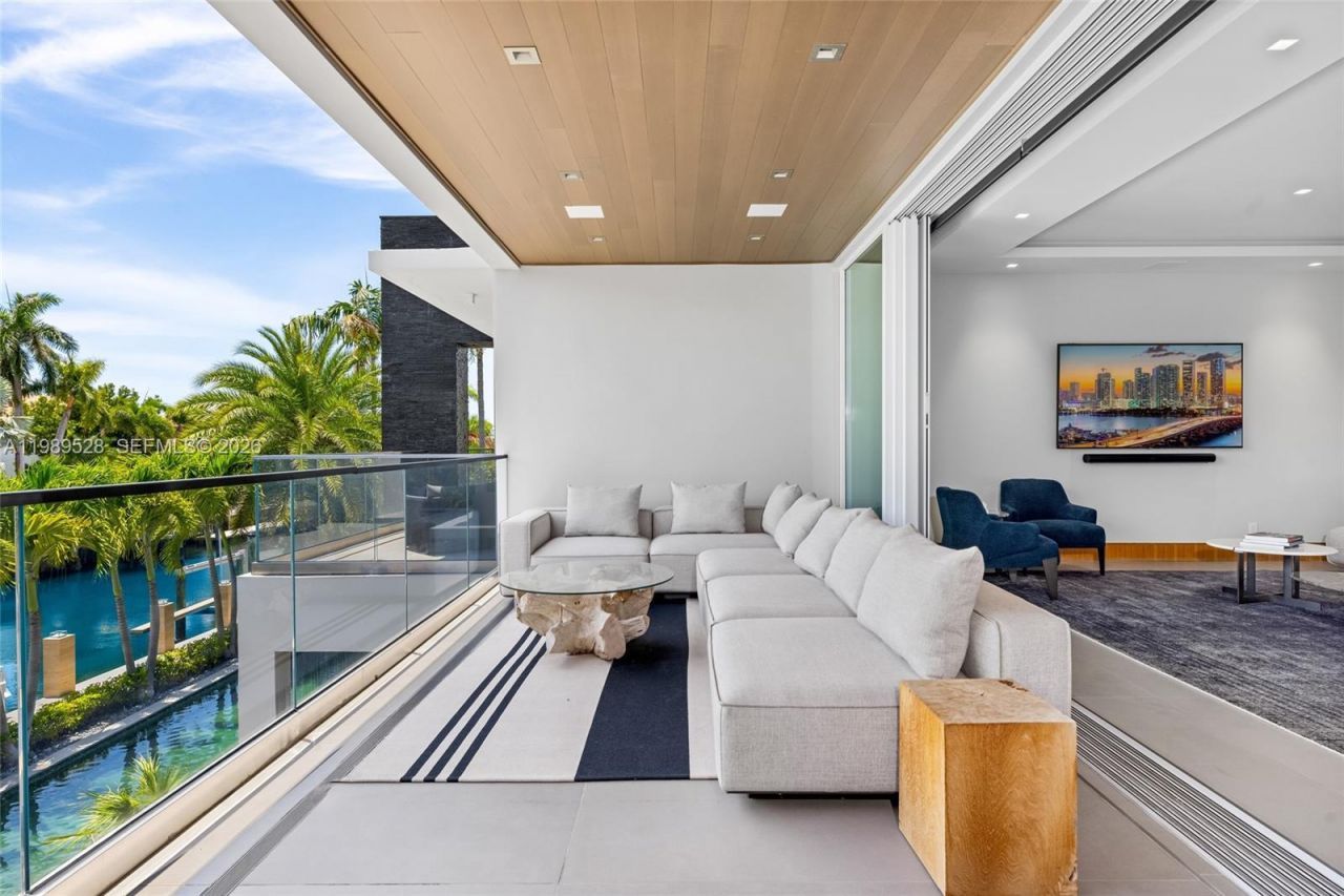 650 Royal Plaza Dr, Fort Lauderdale, FL 33301 Photo