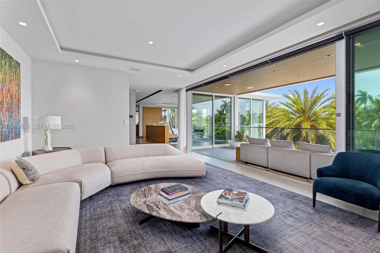 650 Royal Plaza Dr, Fort Lauderdale, FL 33301 Photo