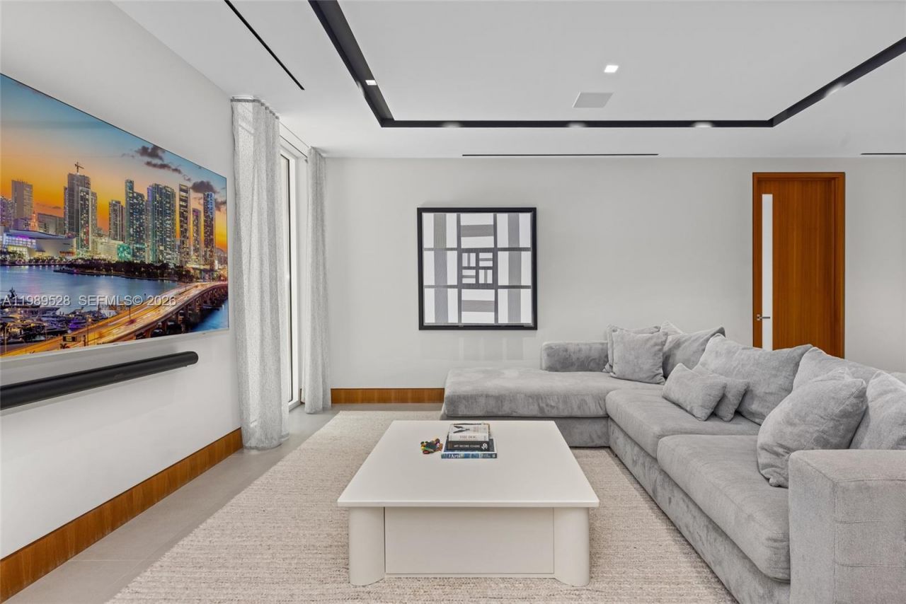 650 Royal Plaza Dr, Fort Lauderdale, FL 33301 Photo