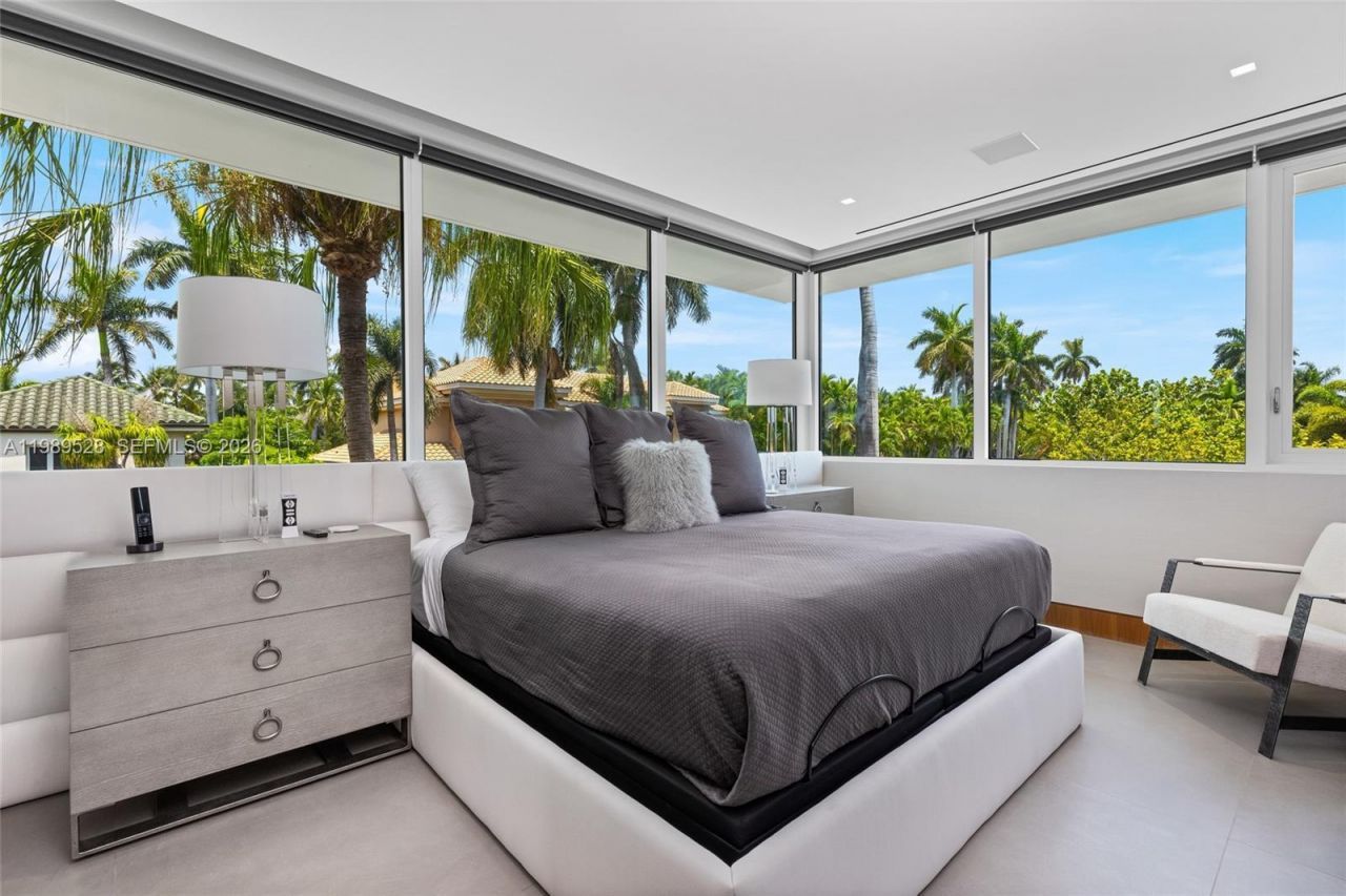 650 Royal Plaza Dr, Fort Lauderdale, FL 33301 Photo