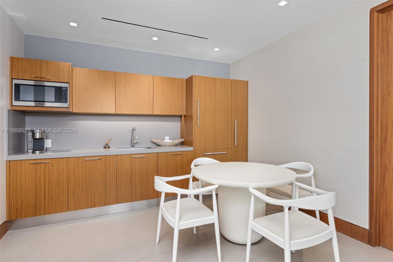 650 Royal Plaza Dr, Fort Lauderdale, FL 33301 Photo