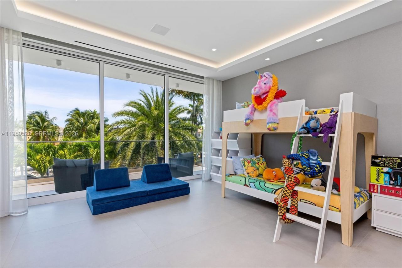 650 Royal Plaza Dr, Fort Lauderdale, FL 33301 Photo