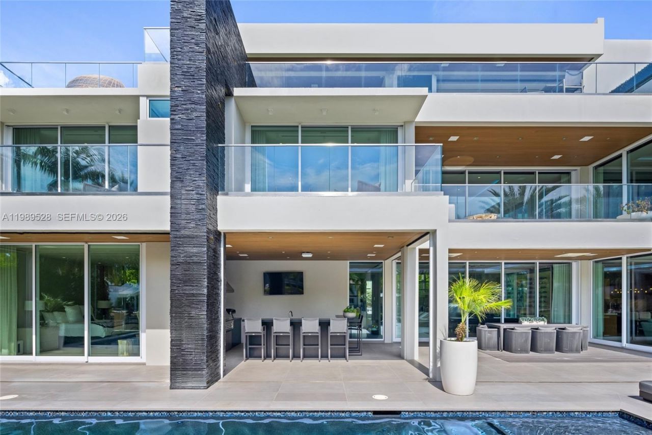 650 Royal Plaza Dr, Fort Lauderdale, FL 33301 Photo