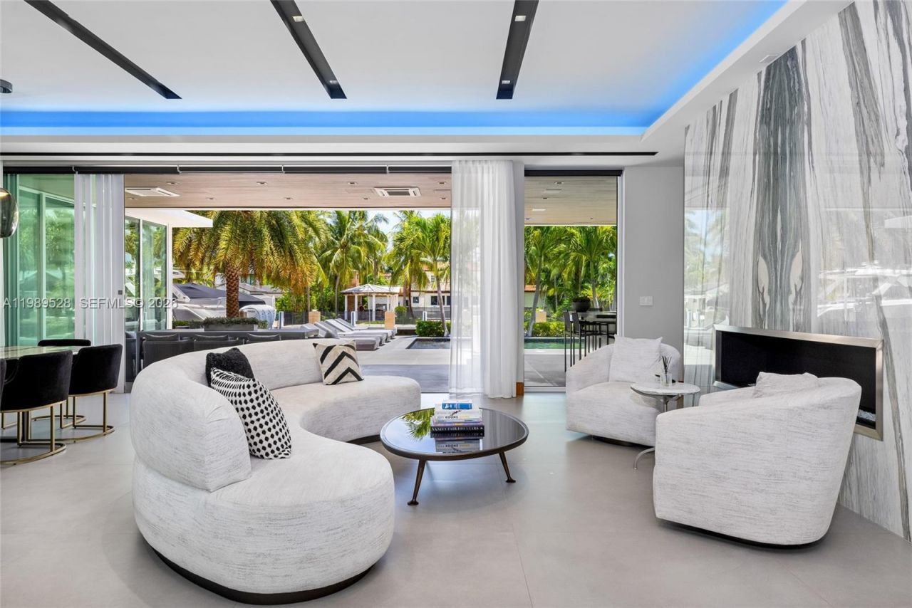 650 Royal Plaza Dr, Fort Lauderdale, FL 33301 Photo