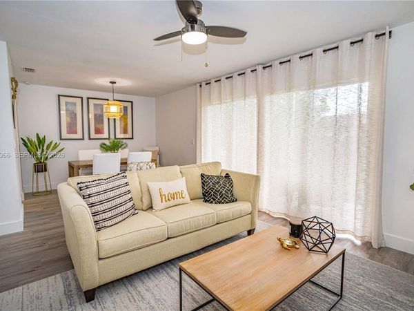 9341 Green Meadows Way, Unit 2, Palm Beach Gardens, FL 33418