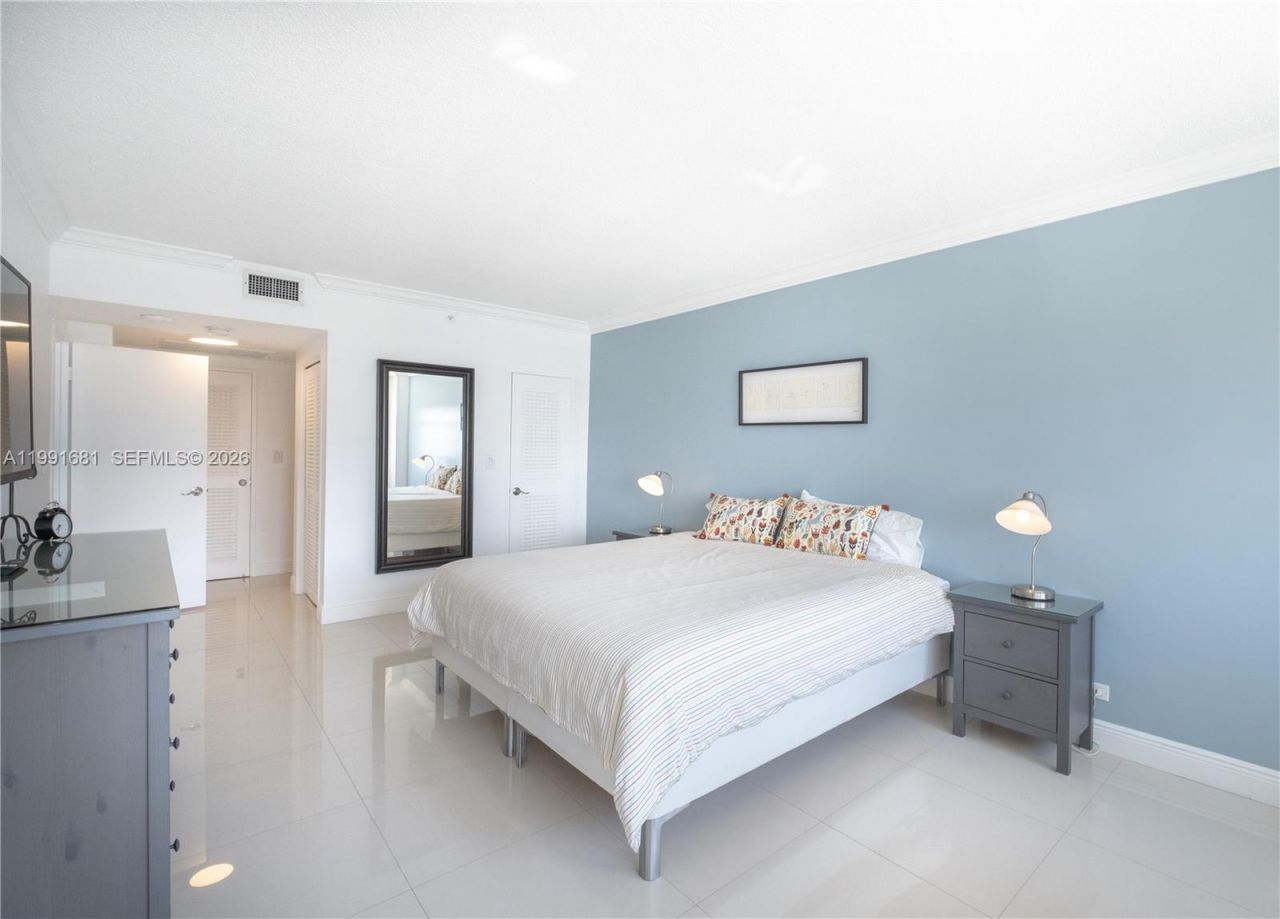 5601 Collins Ave, Unit 1420, Miami Beach, FL 33140 Photo