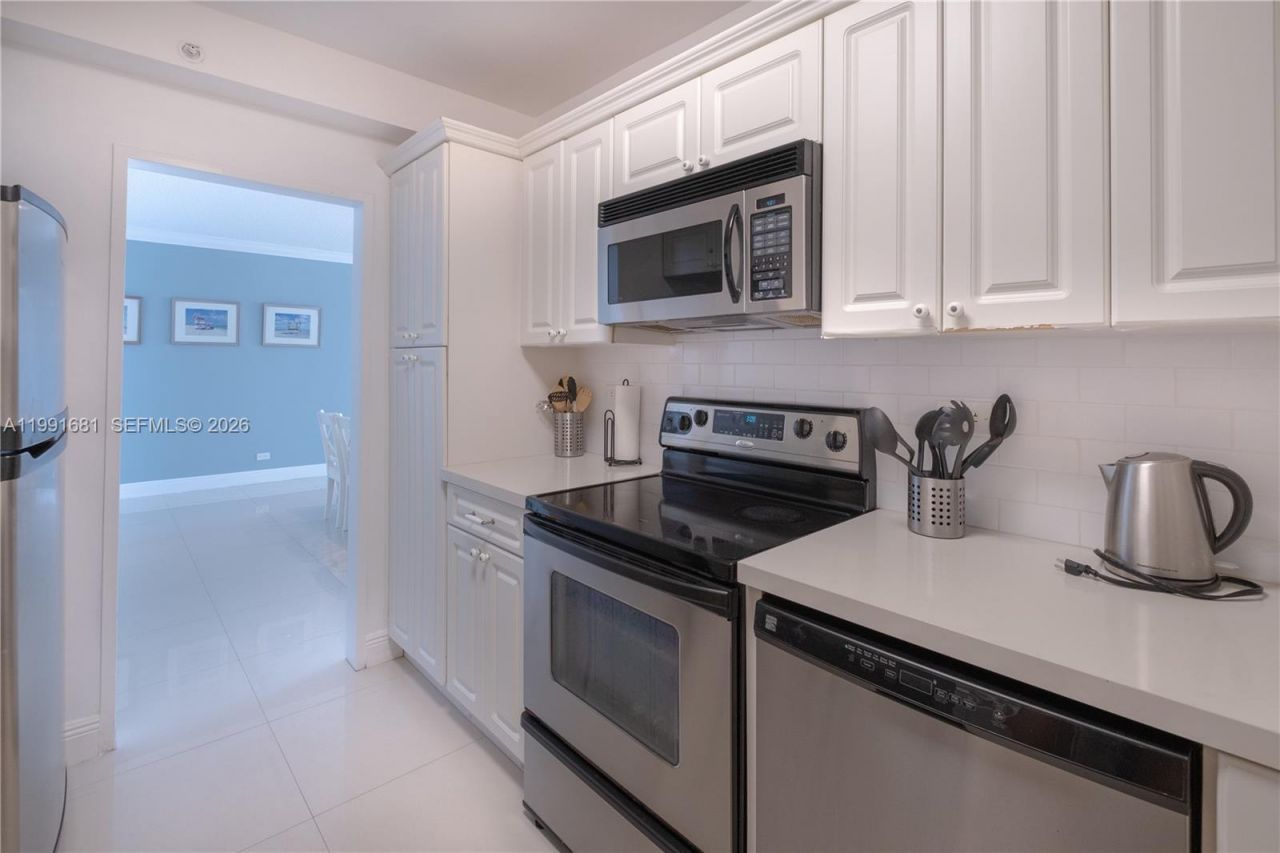 5601 Collins Ave, Unit 1420, Miami Beach, FL 33140 Photo
