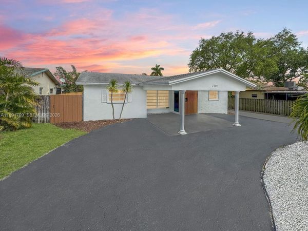 2101 N 56th Ave , Hollywood, FL 33021
