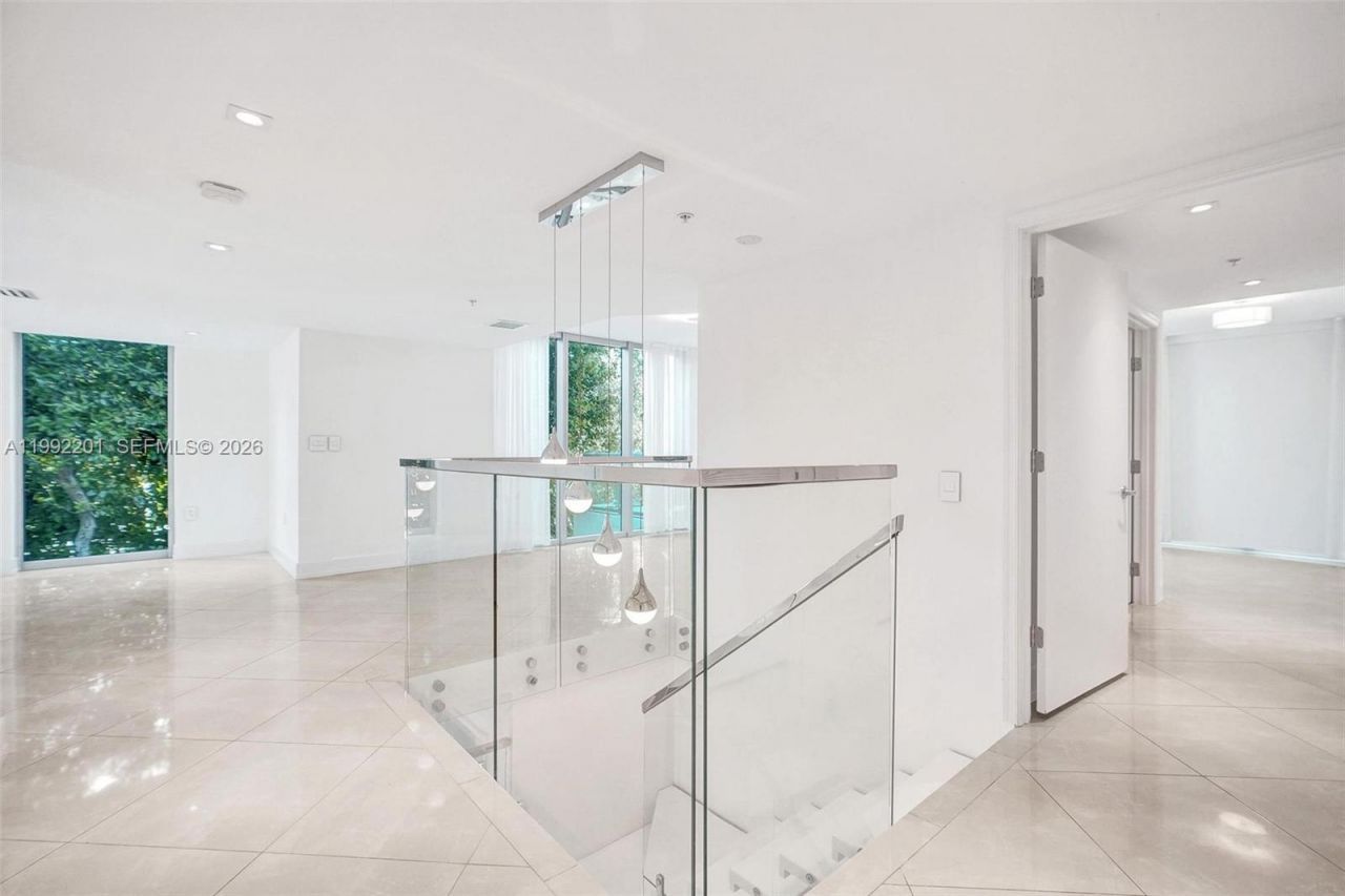 7928 East Dr , Unit 106, North Bay Village, FL 33141 Photo