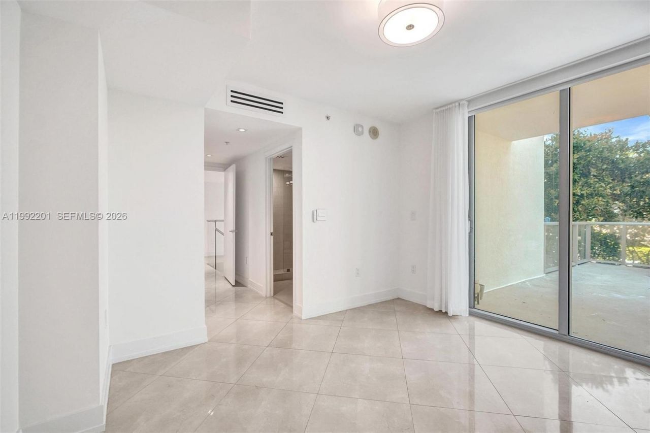 7928 East Dr , Unit 106, North Bay Village, FL 33141 Photo