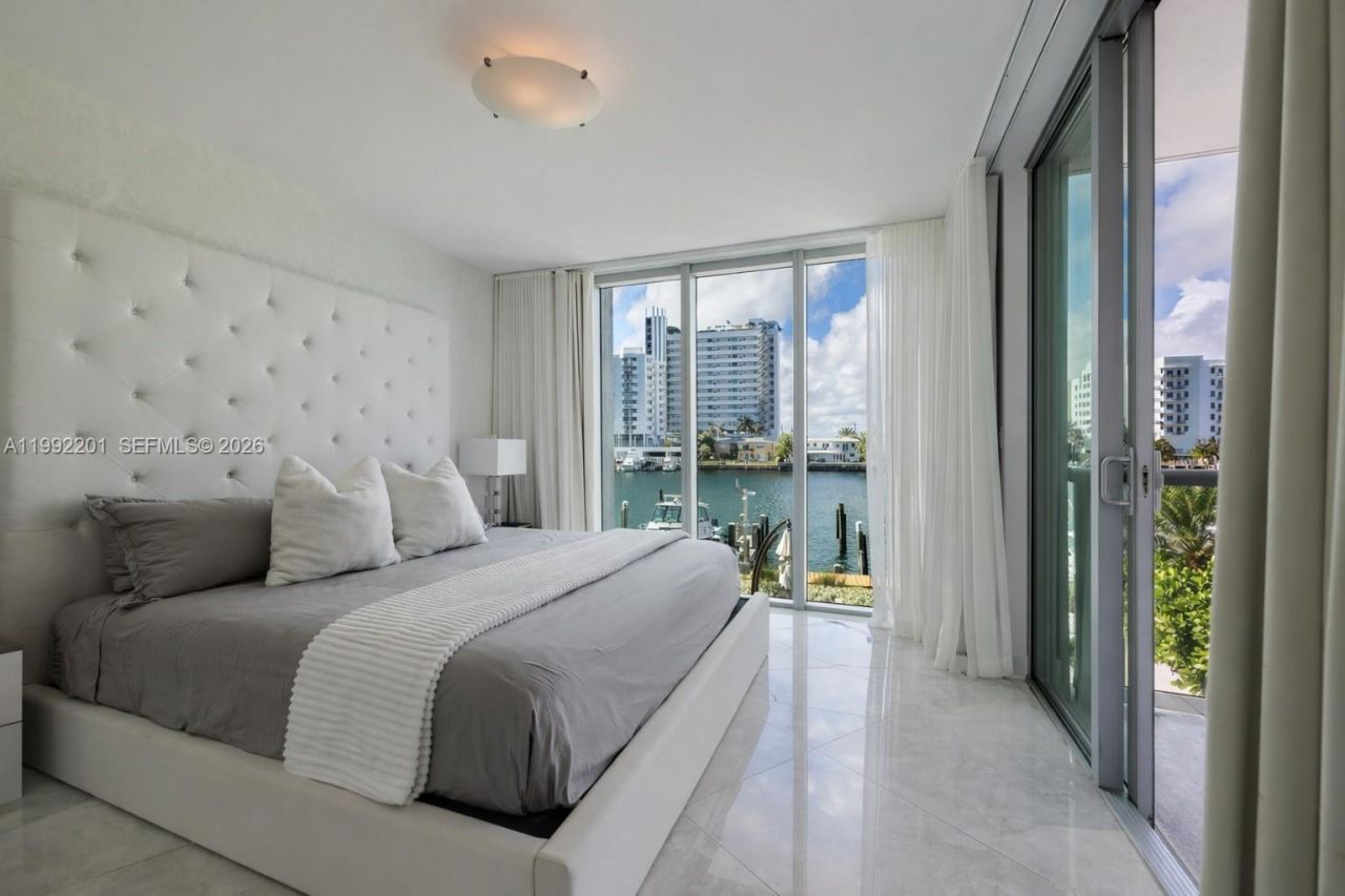 7928 East Dr , Unit 106, North Bay Village, FL 33141 Photo