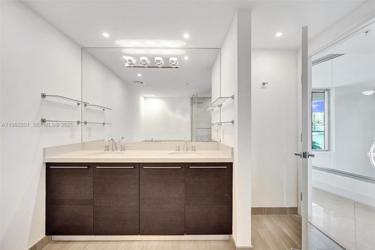 7928 East Dr , Unit 106, North Bay Village, FL 33141 Photo