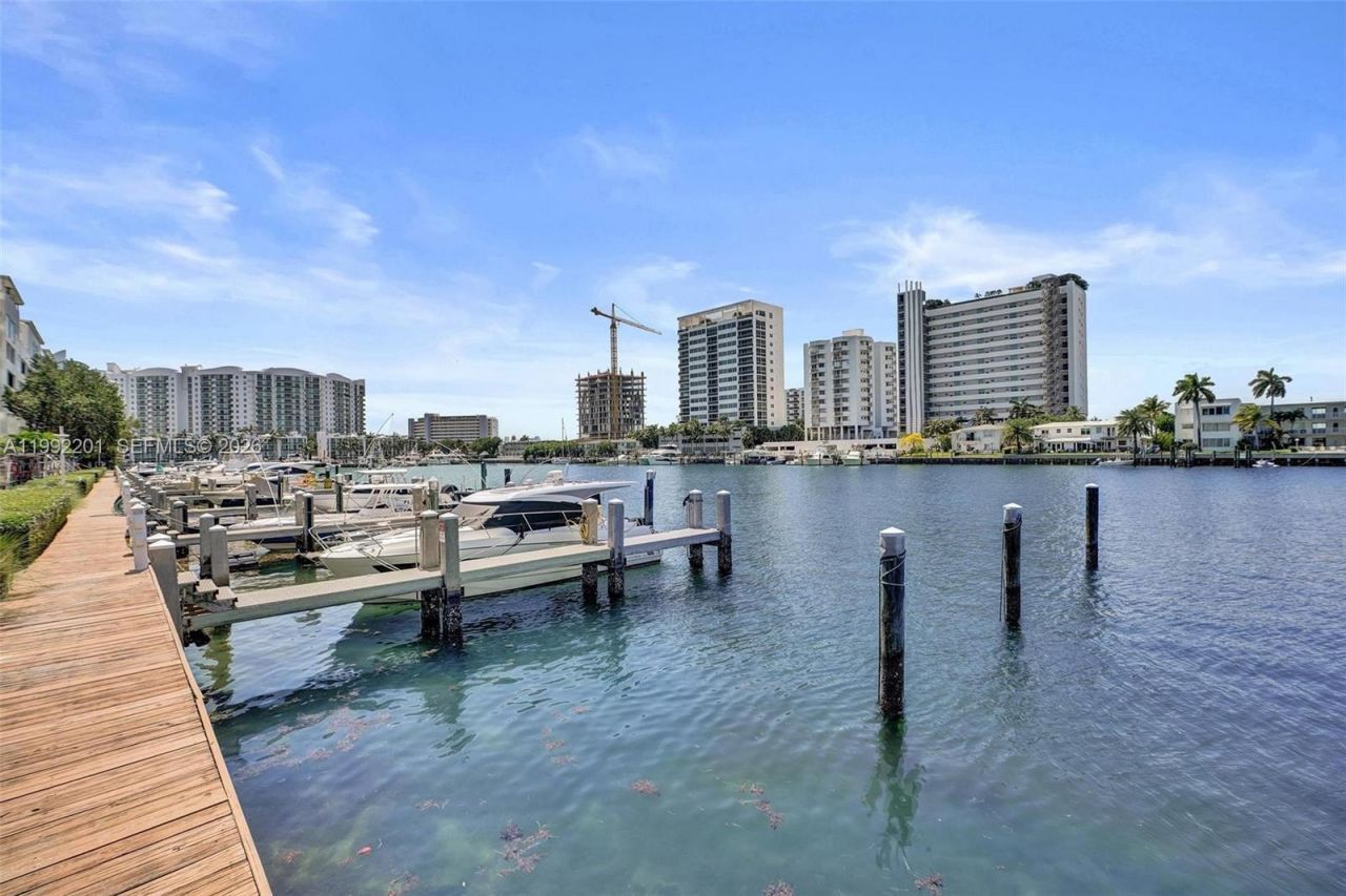 7928 East Dr , Unit 106, North Bay Village, FL 33141 Photo