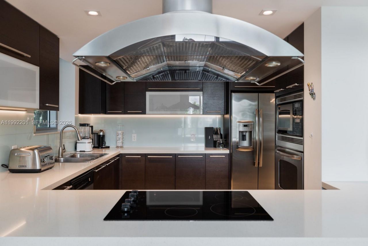 7928 East Dr , Unit 106, North Bay Village, FL 33141 Photo