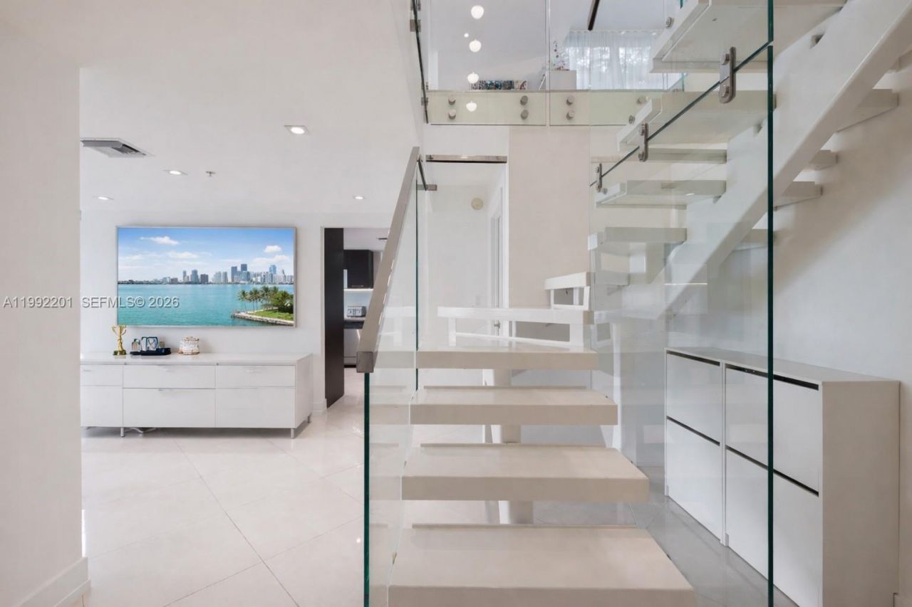 7928 East Dr , Unit 106, North Bay Village, FL 33141 Photo