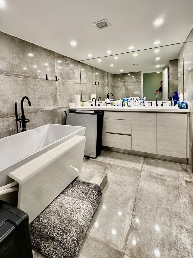 19667 Turnberry Way, Unit 22E, Aventura, FL 33180 Photo