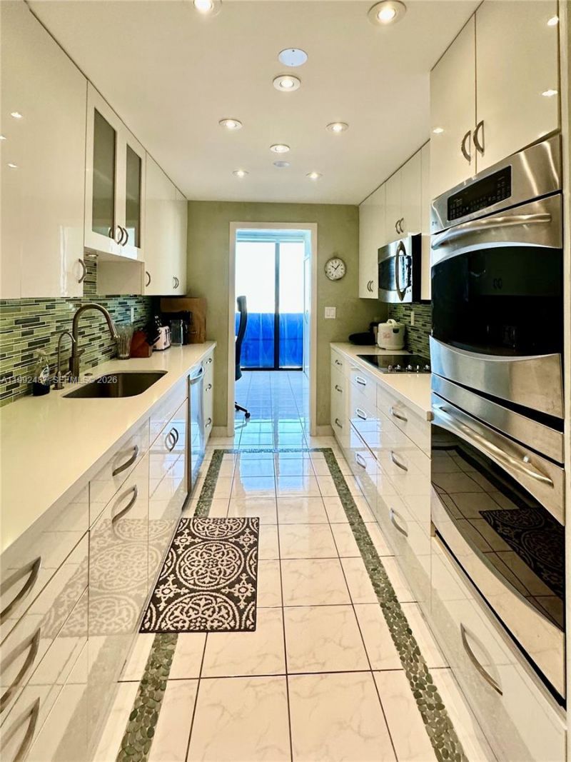 19667 Turnberry Way, Unit 22E, Aventura, FL 33180 Photo