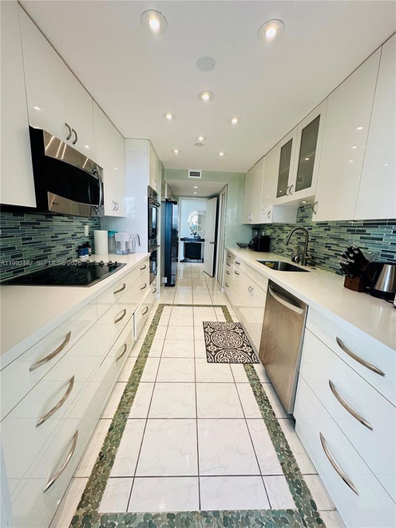 19667 Turnberry Way, Unit 22E, Aventura, FL 33180 Photo