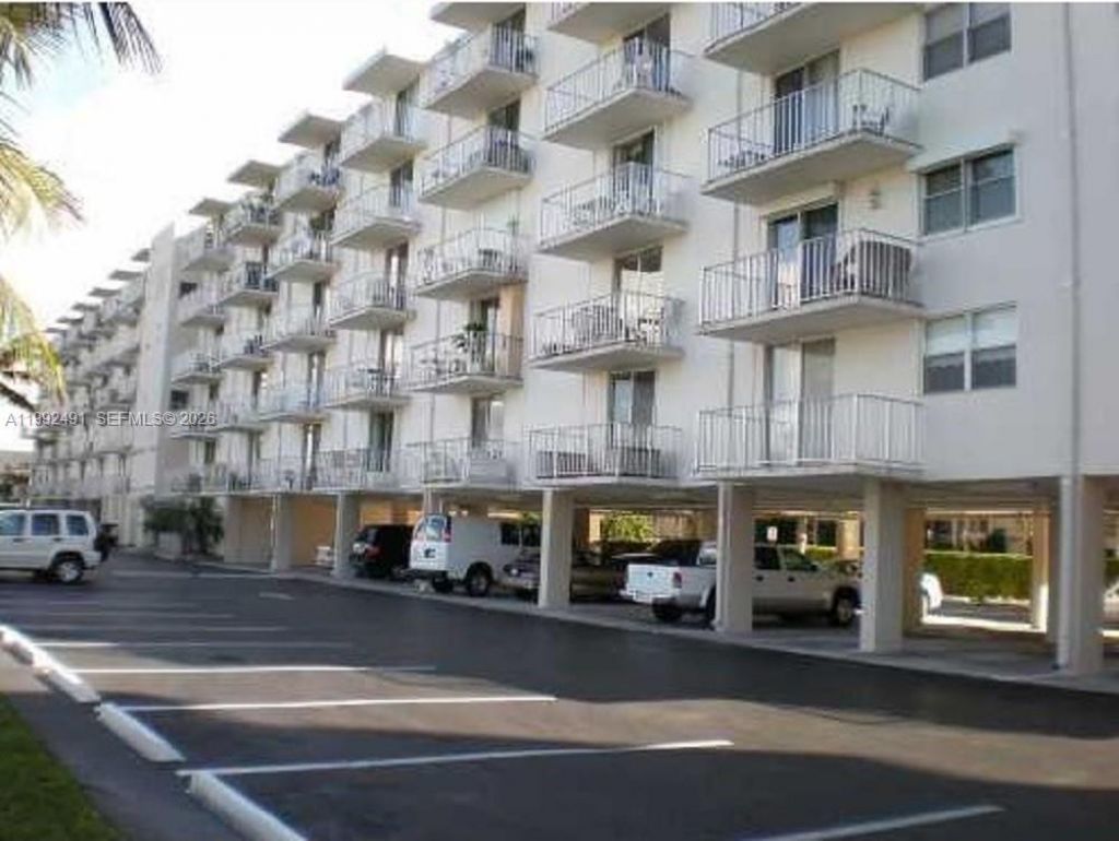 1731 SE 15th St , Unit 402, Fort Lauderdale, FL 33316 Photo