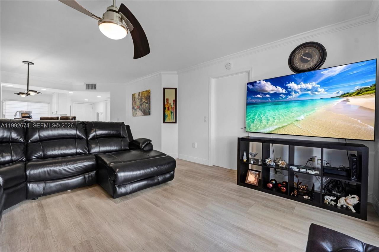 850 SW 138th Ave, Unit 111D, Pembroke Pines, FL 33027 Photo