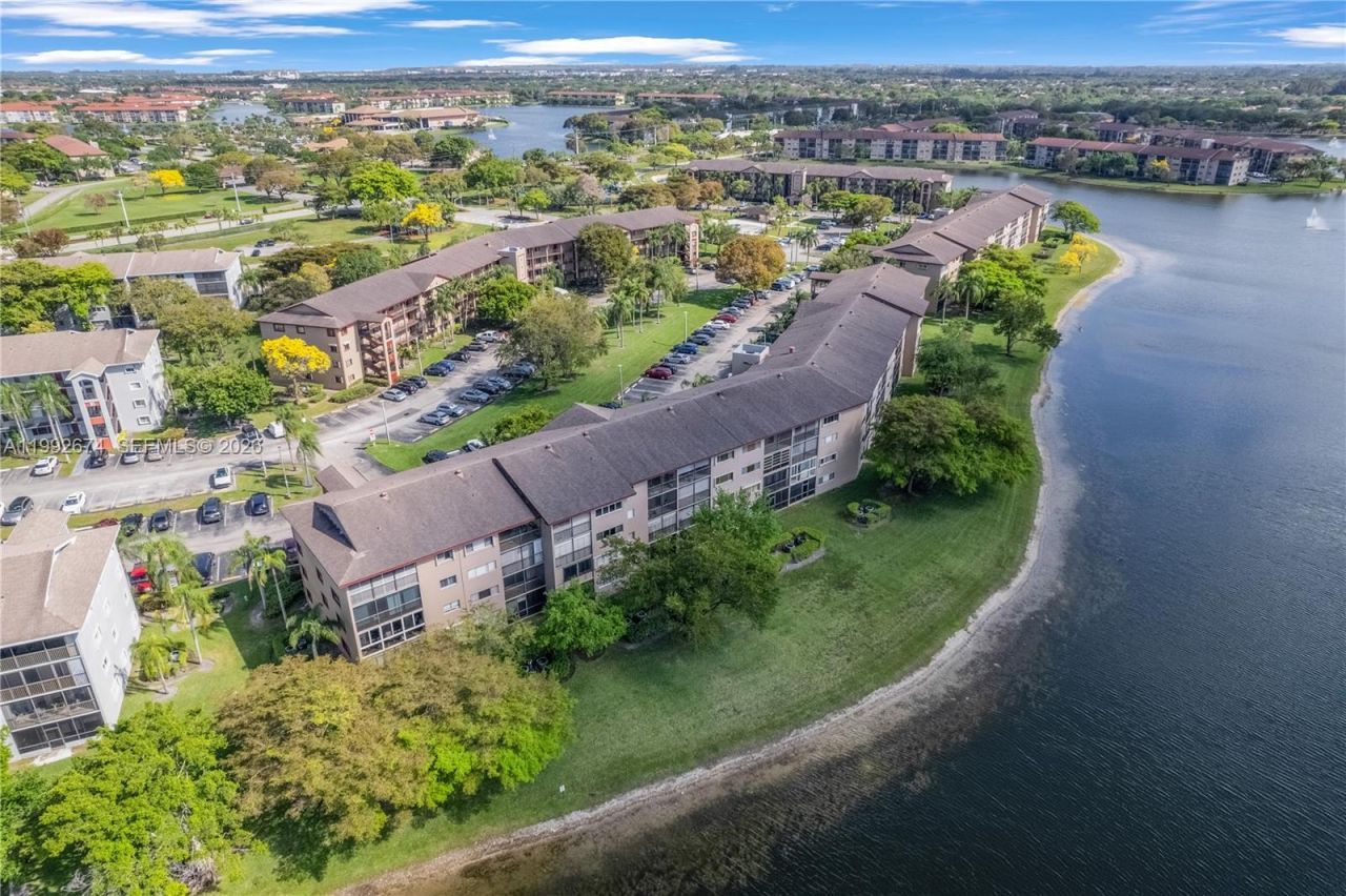 850 SW 138th Ave, Unit 111D, Pembroke Pines, FL 33027 Photo