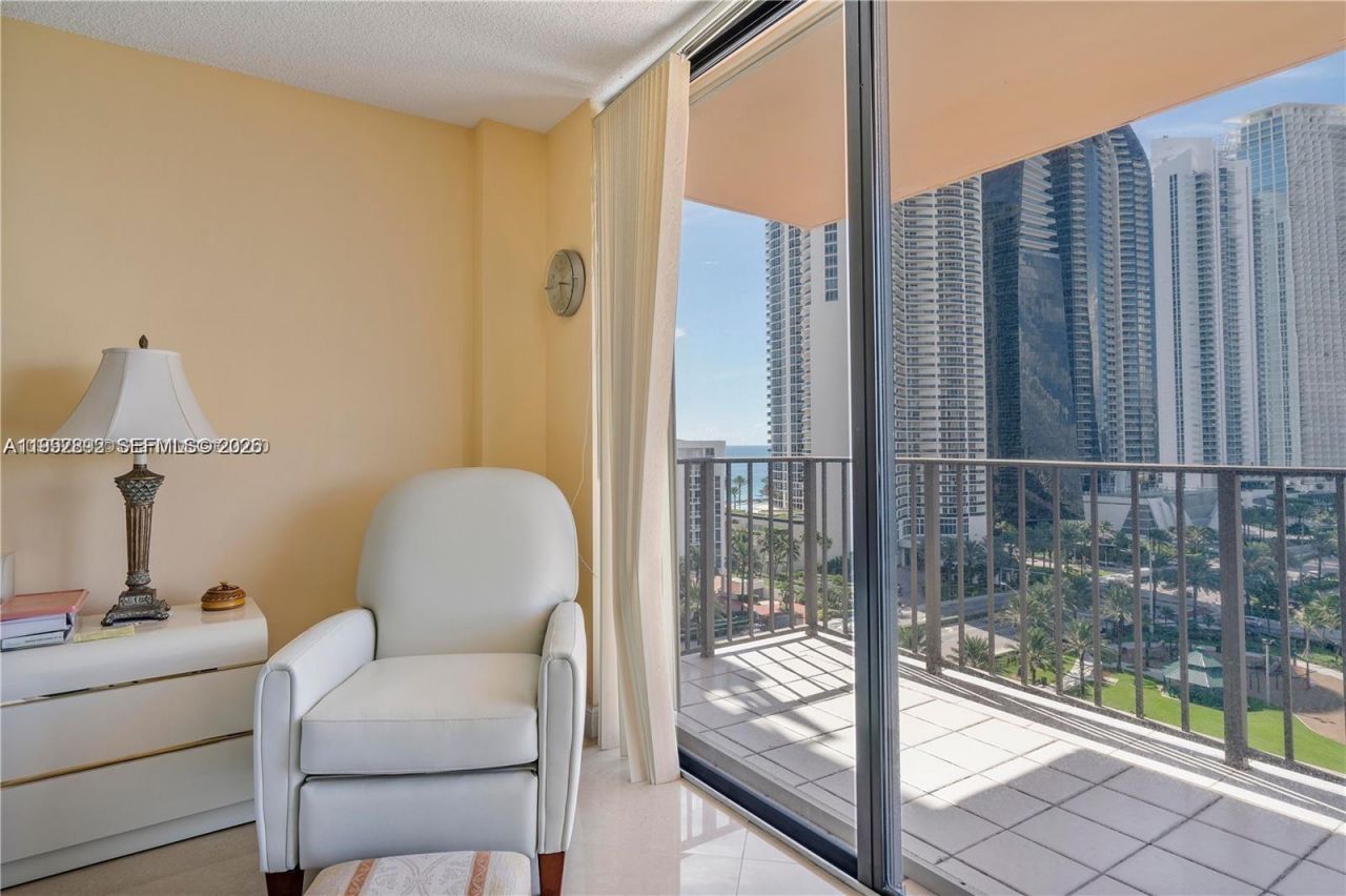 210 174th St , Unit 1403, Sunny Isles Beach, FL 33160 Photo