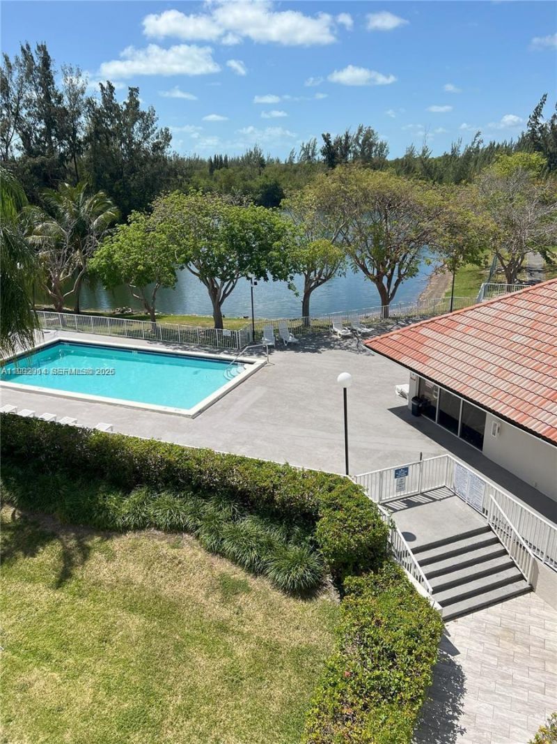 8240 SW 210th St , Unit 319, Cutler Bay, FL 33189 Photo