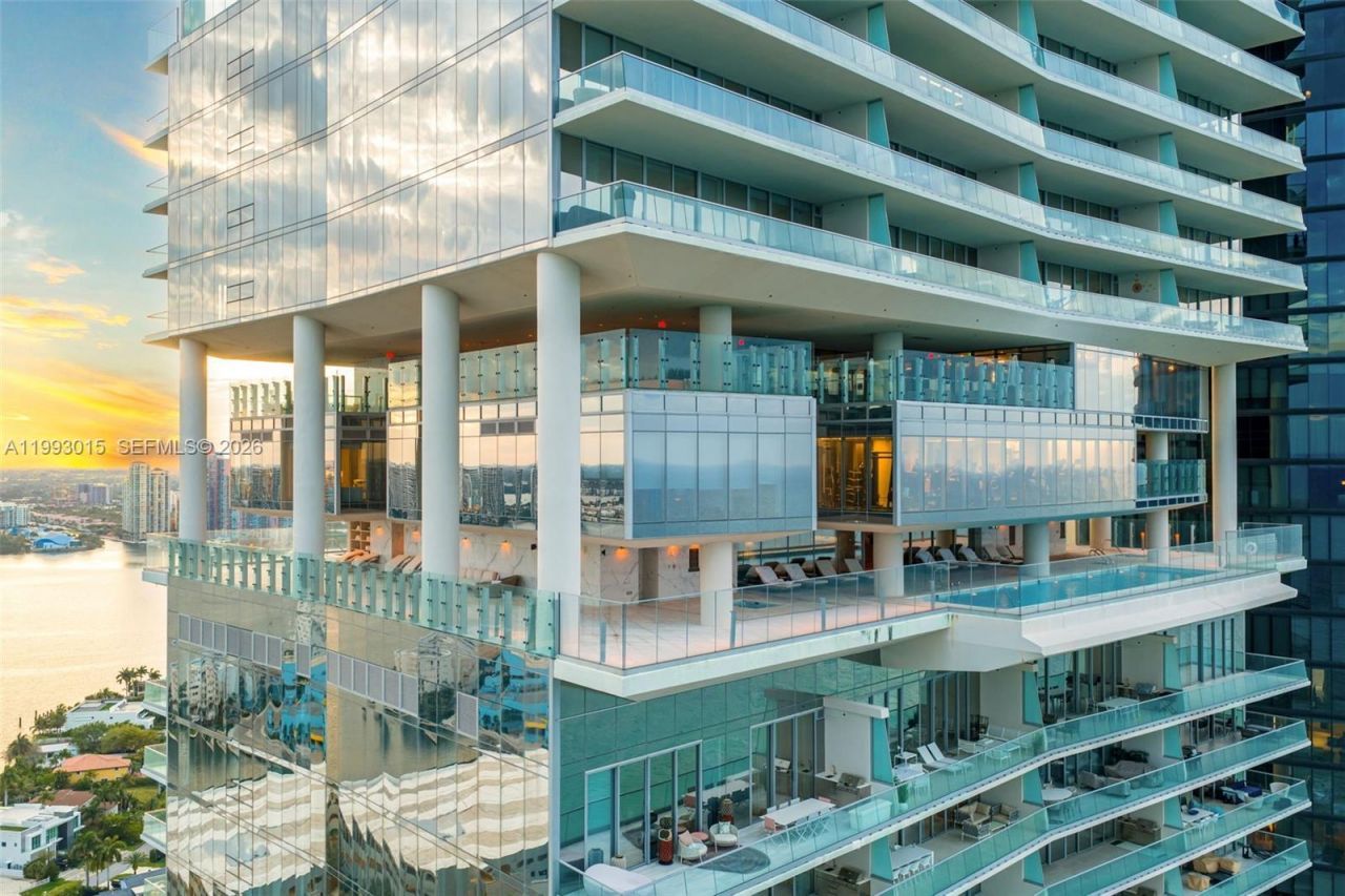 18501 Collins Ave , Unit 2504, Sunny Isles Beach, FL 33160 Photo