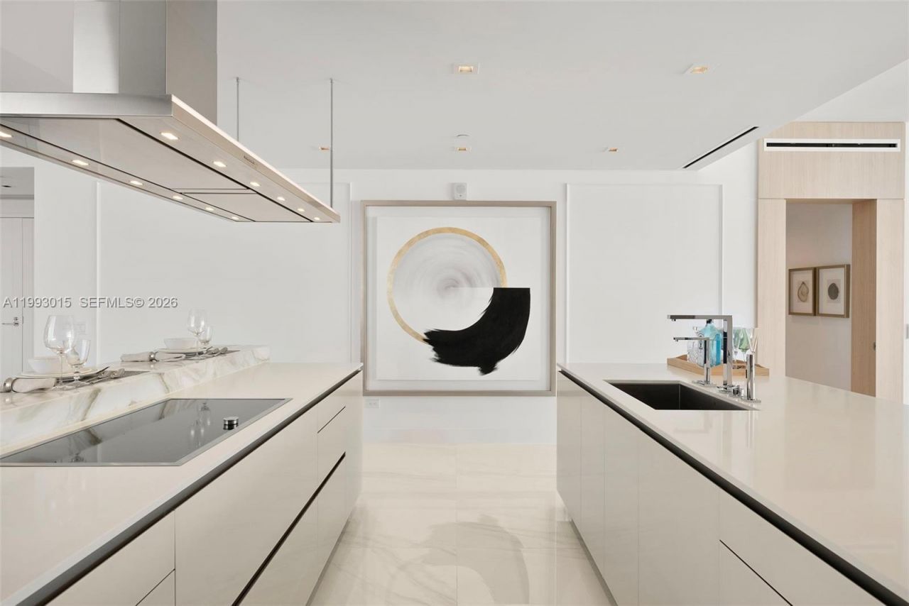 18501 Collins Ave , Unit 2504, Sunny Isles Beach, FL 33160 Photo