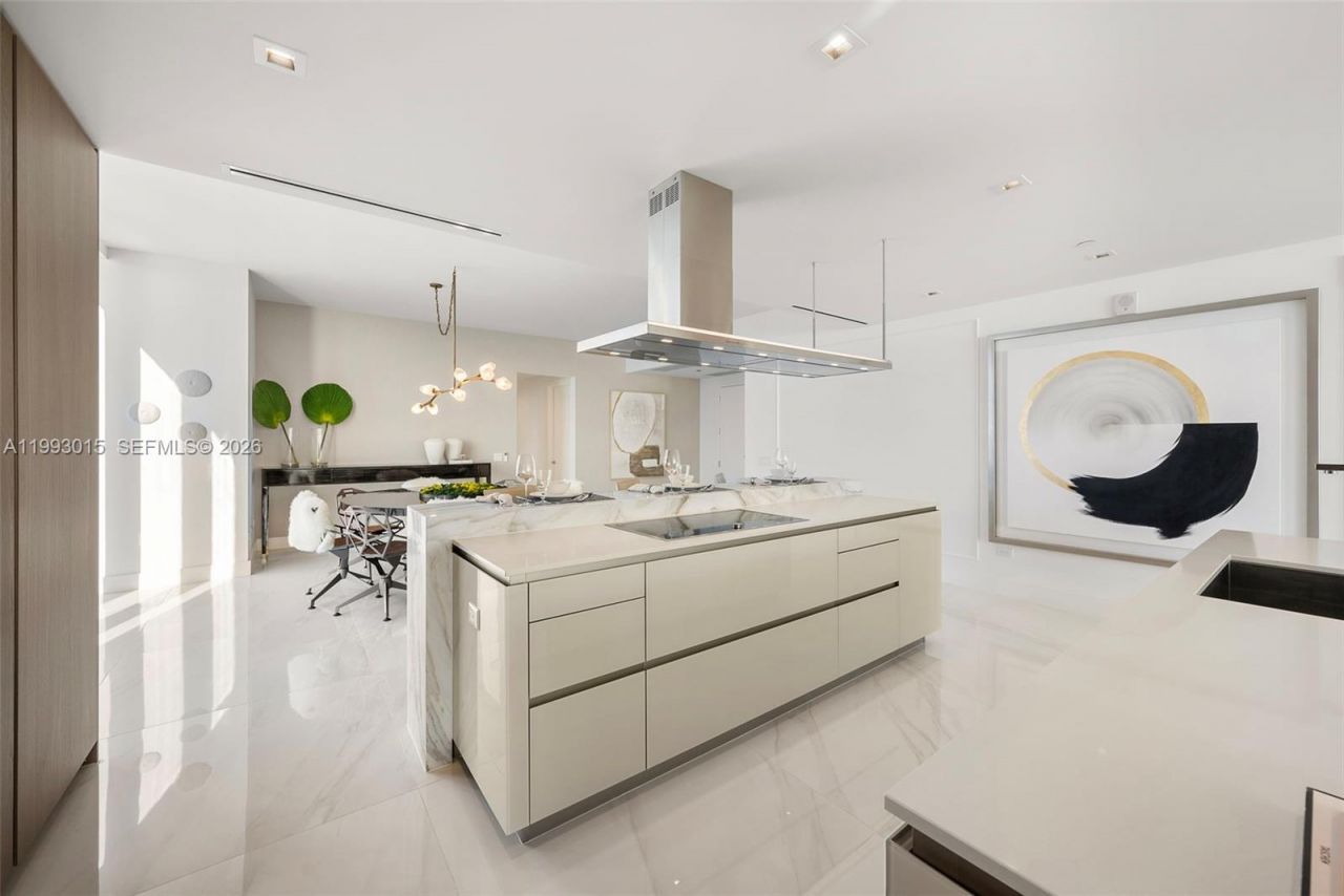 18501 Collins Ave , Unit 2504, Sunny Isles Beach, FL 33160 Photo