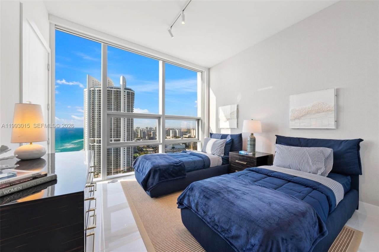 18501 Collins Ave , Unit 2504, Sunny Isles Beach, FL 33160 Photo