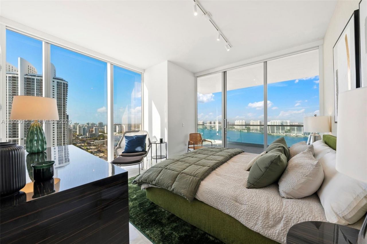 18501 Collins Ave , Unit 2504, Sunny Isles Beach, FL 33160 Photo