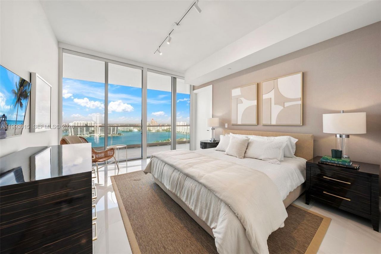 18501 Collins Ave , Unit 2504, Sunny Isles Beach, FL 33160 Photo
