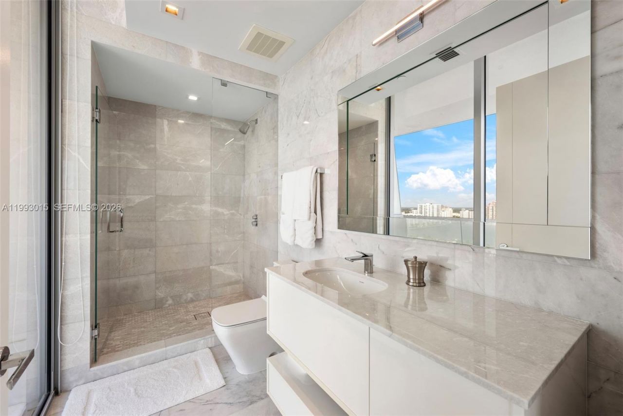 18501 Collins Ave , Unit 2504, Sunny Isles Beach, FL 33160 Photo