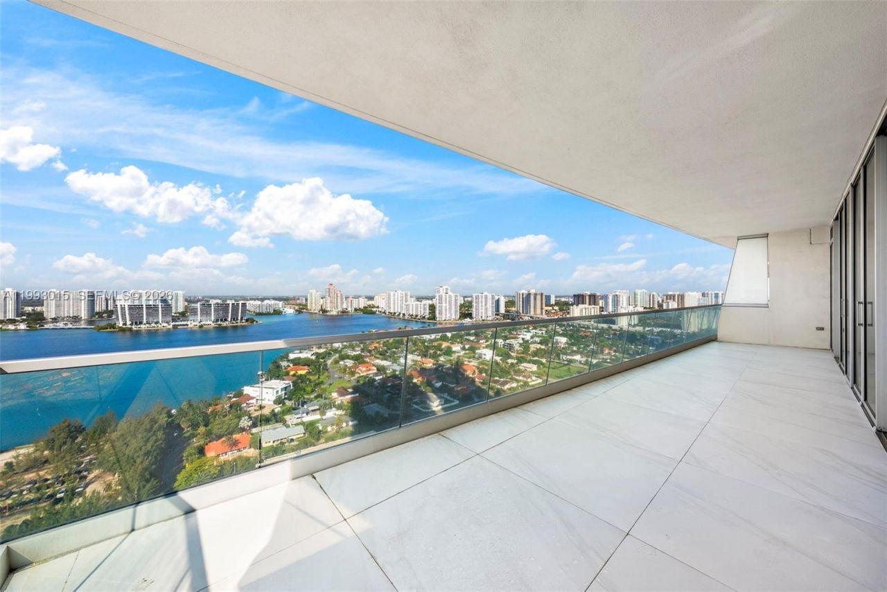 18501 Collins Ave , Unit 2504, Sunny Isles Beach, FL 33160 Photo