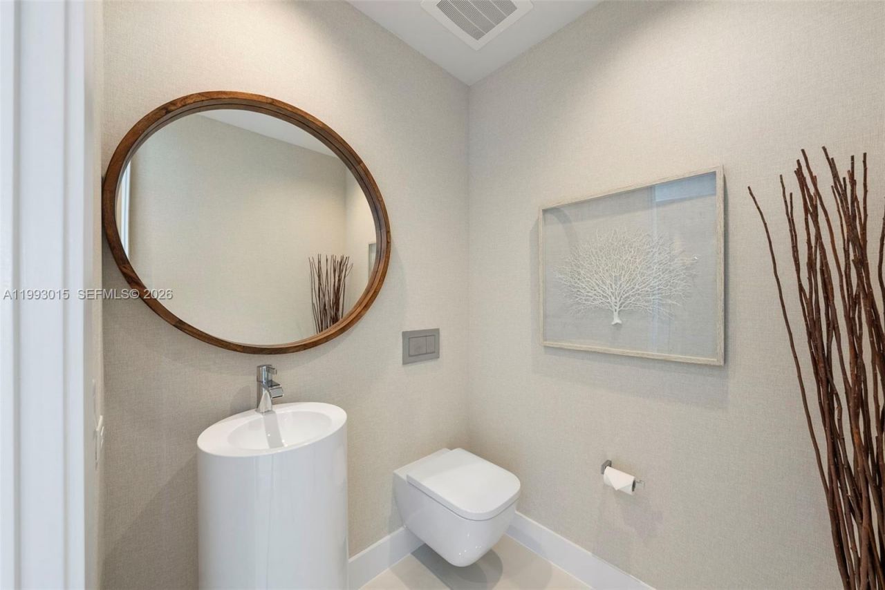 18501 Collins Ave , Unit 2504, Sunny Isles Beach, FL 33160 Photo