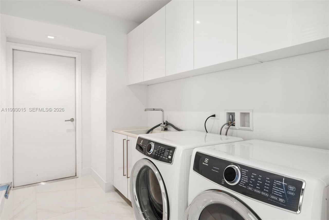 18501 Collins Ave , Unit 2504, Sunny Isles Beach, FL 33160 Photo