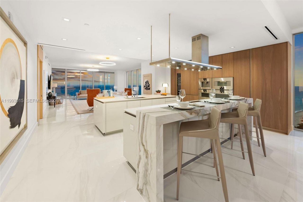 18501 Collins Ave , Unit 2504, Sunny Isles Beach, FL 33160 Photo