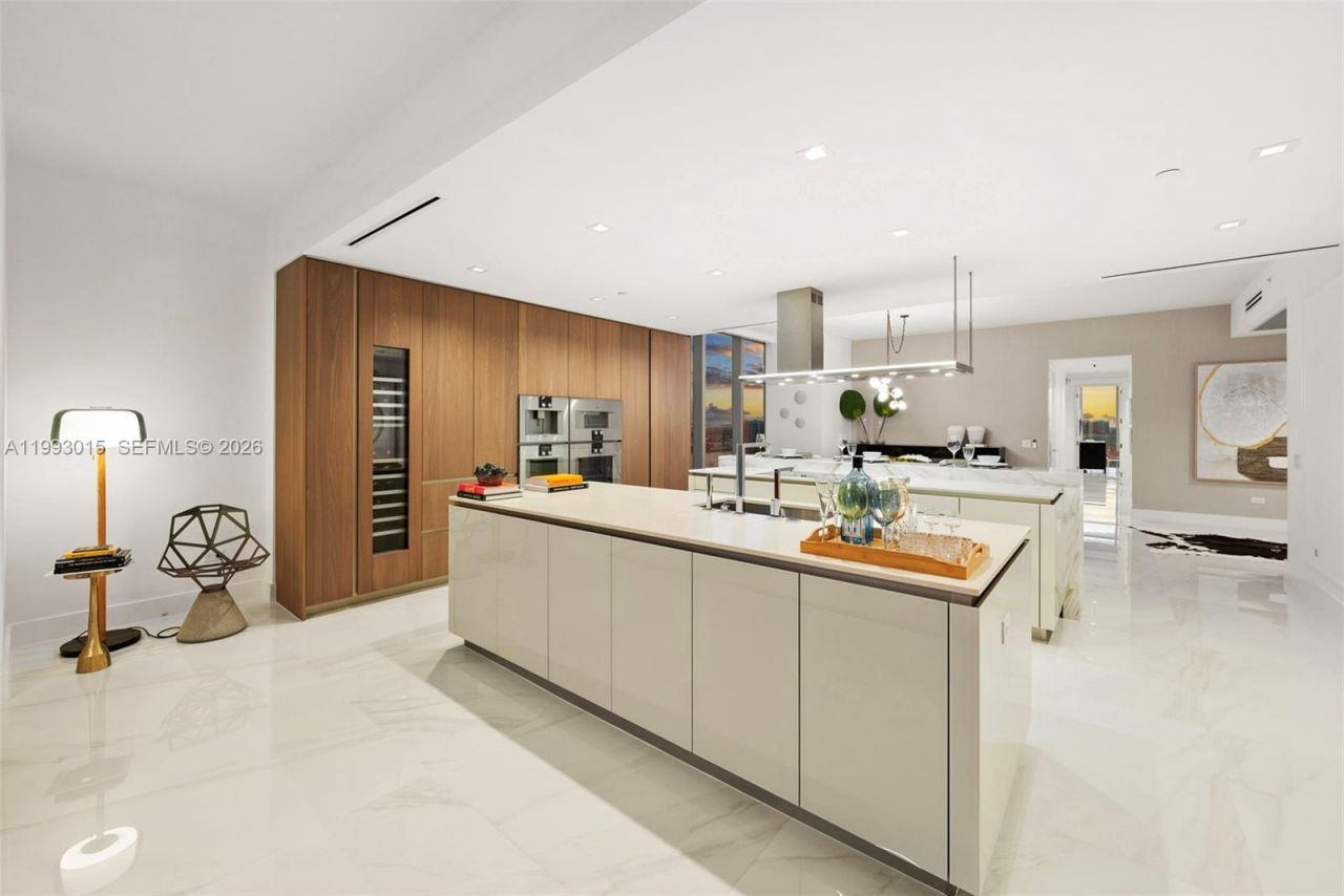 18501 Collins Ave , Unit 2504, Sunny Isles Beach, FL 33160 Photo