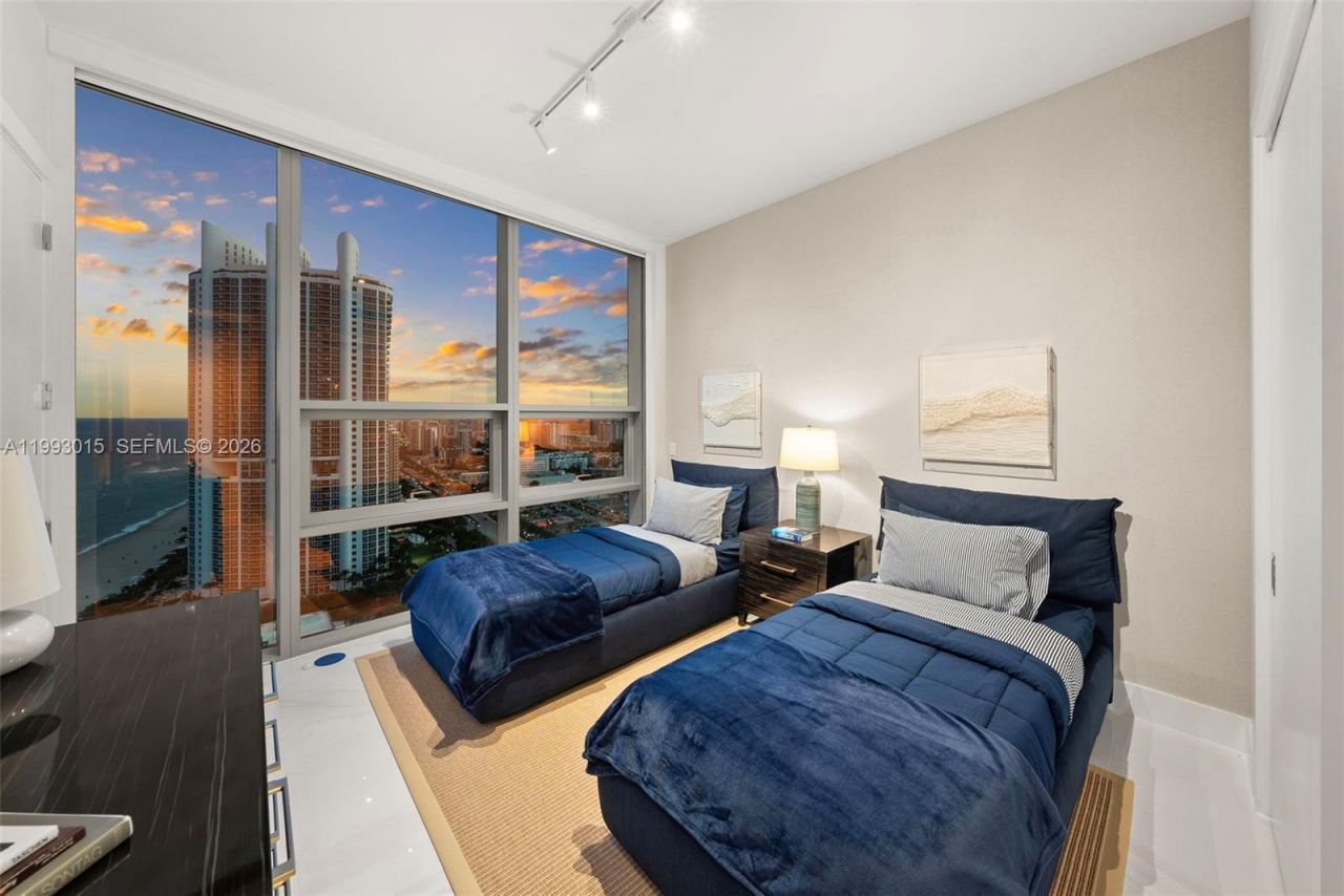 18501 Collins Ave , Unit 2504, Sunny Isles Beach, FL 33160 Photo