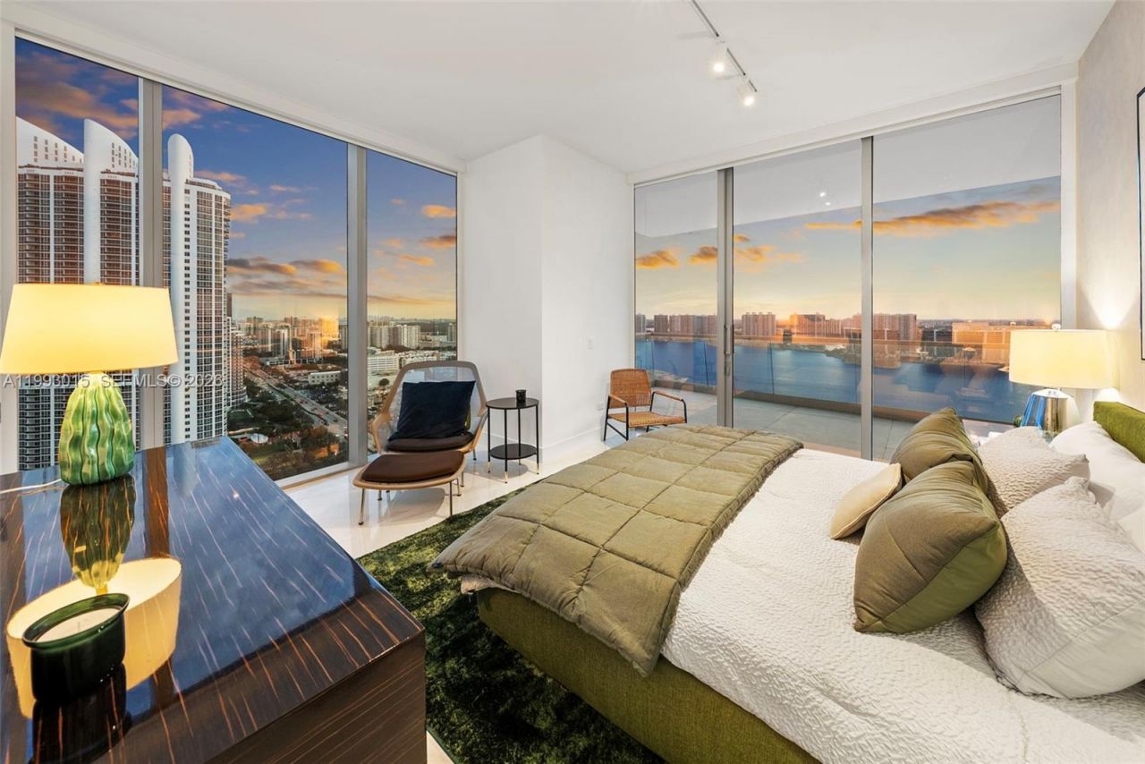 18501 Collins Ave , Unit 2504, Sunny Isles Beach, FL 33160 Photo