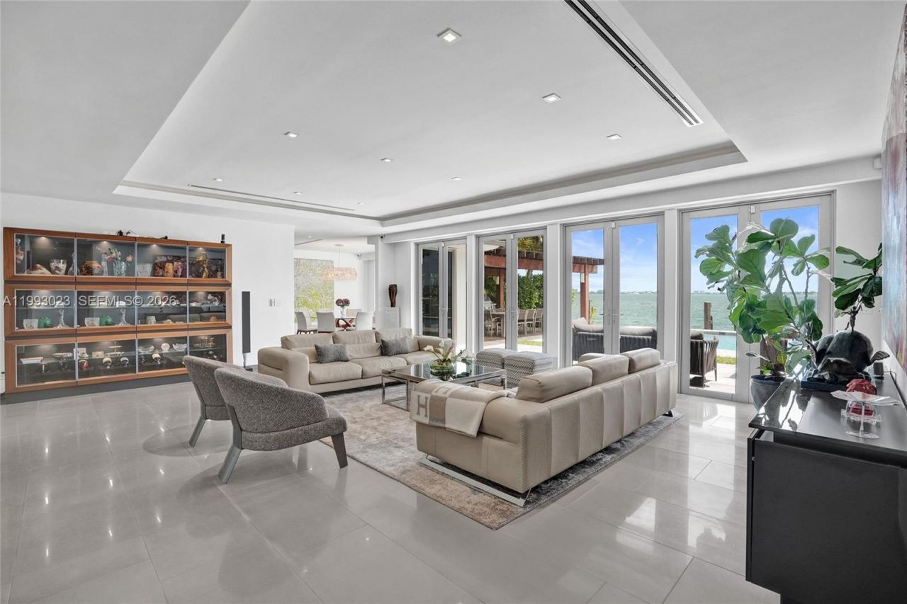 9301 N Bayshore Dr, Miami Shores, FL 33138 Photo