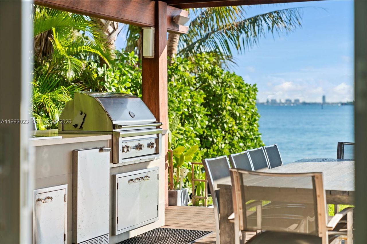 9301 N Bayshore Dr, Miami Shores, FL 33138 Photo