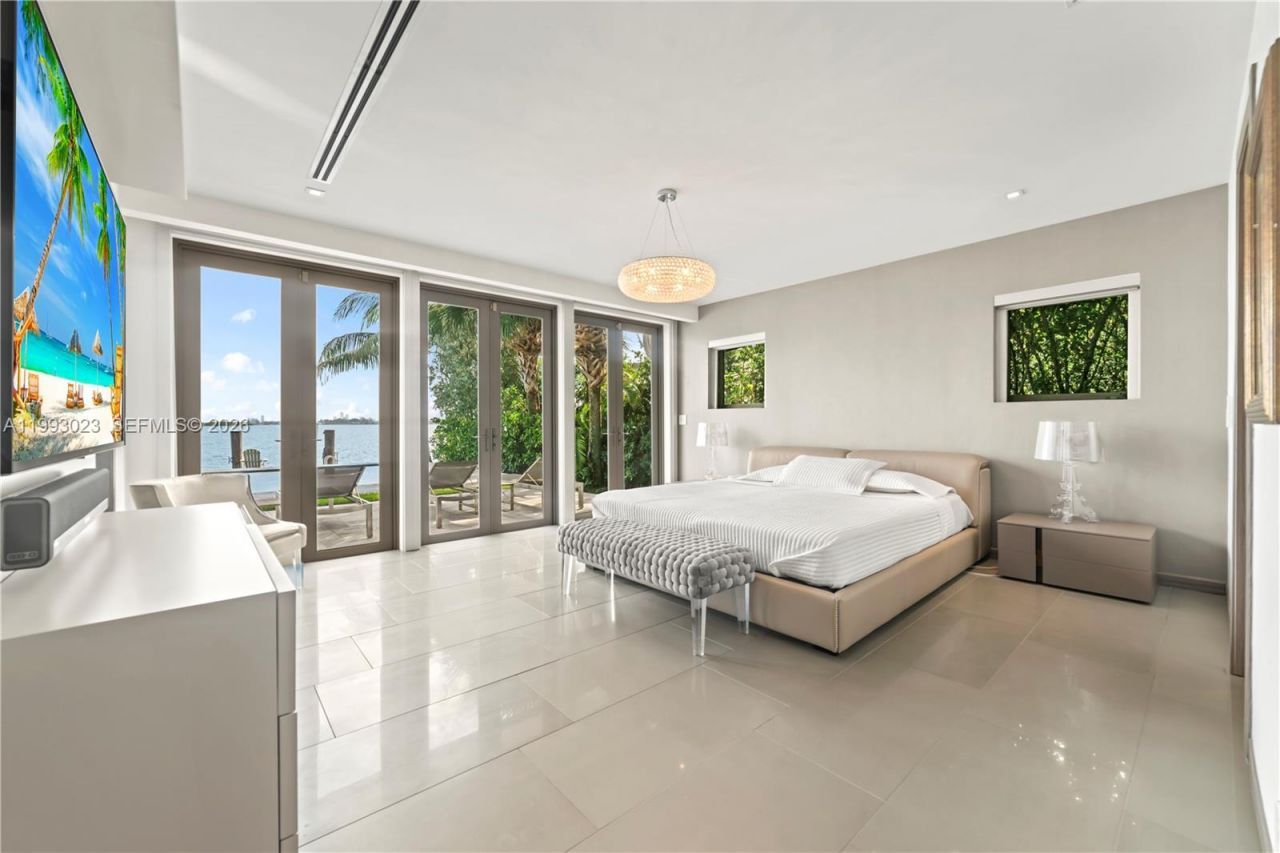 9301 N Bayshore Dr, Miami Shores, FL 33138 Photo