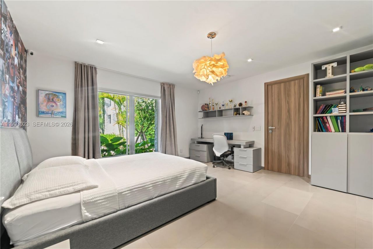 9301 N Bayshore Dr, Miami Shores, FL 33138 Photo